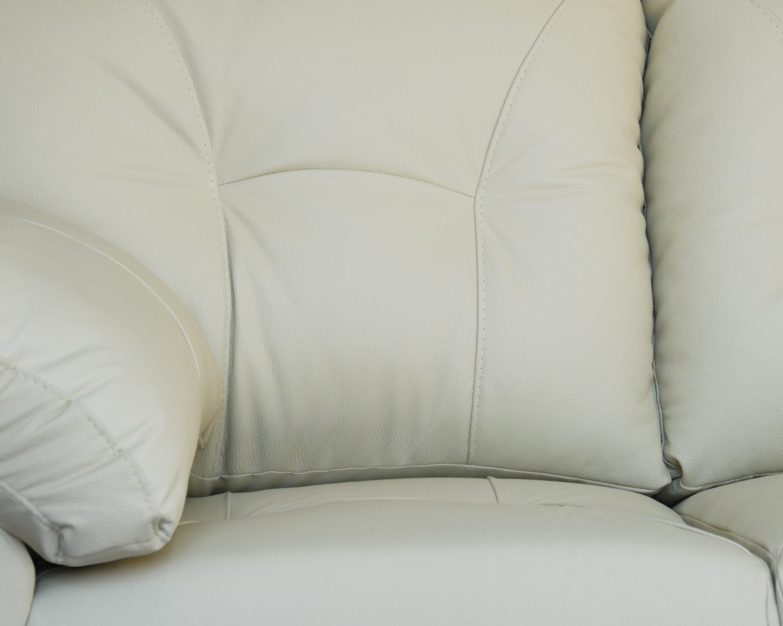 Sala de Piel Genuina Sofa Y Love Seat Derby Color Marfil - ConfortoPiel
