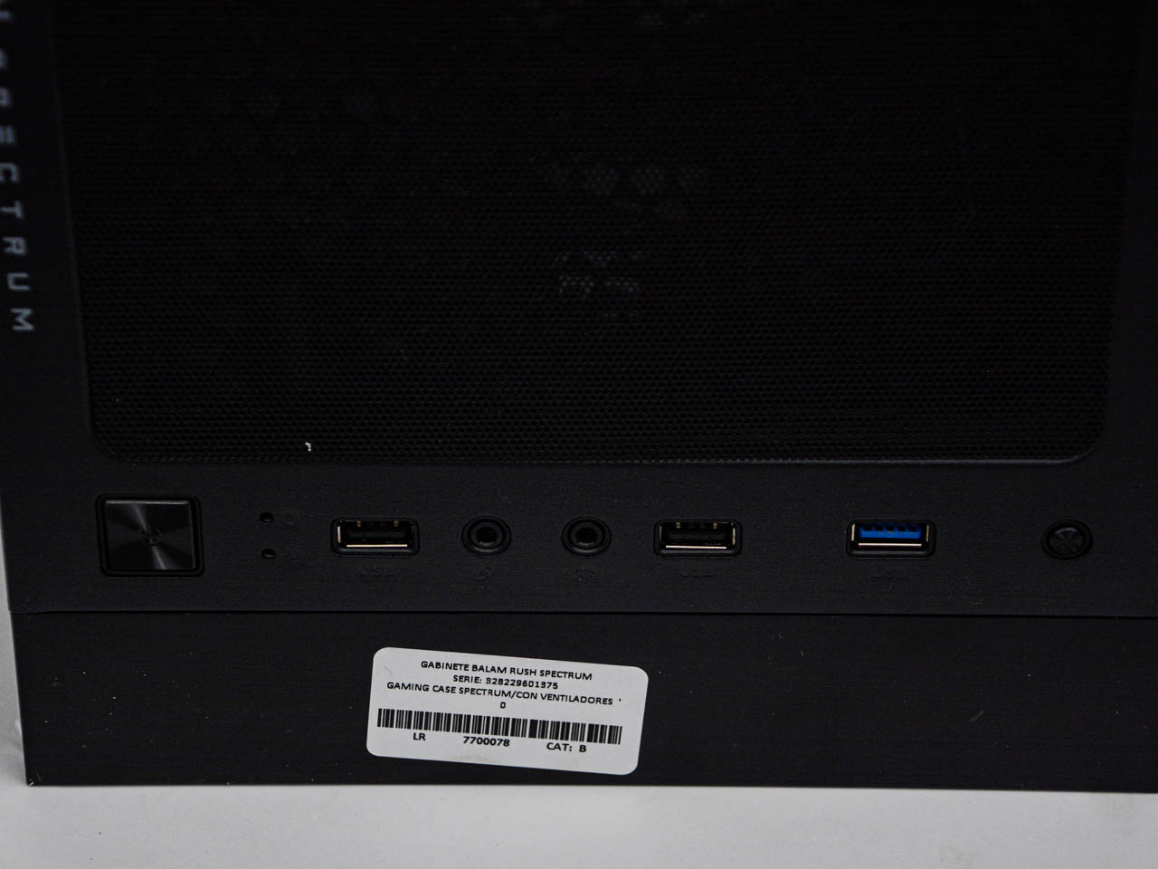 GABINETE KRAKEN SPECTRUM  CON VENTILADORES. REACONDICIONADO GRADO A