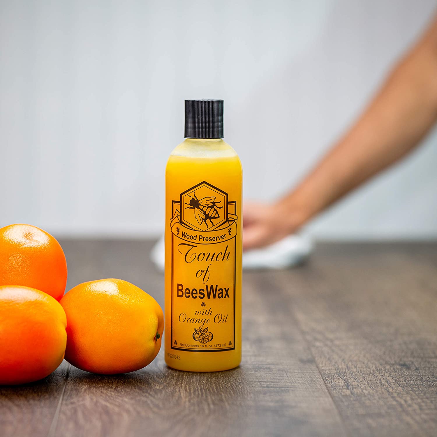 BEESWAX - Cera de Abeja Acondicionadora y Abrillantadora de Madera. Repara Arañazos en Pisos Muebles y Gabinetes de Madera. Contiene Aceite de Naranja 16oz (473ml)