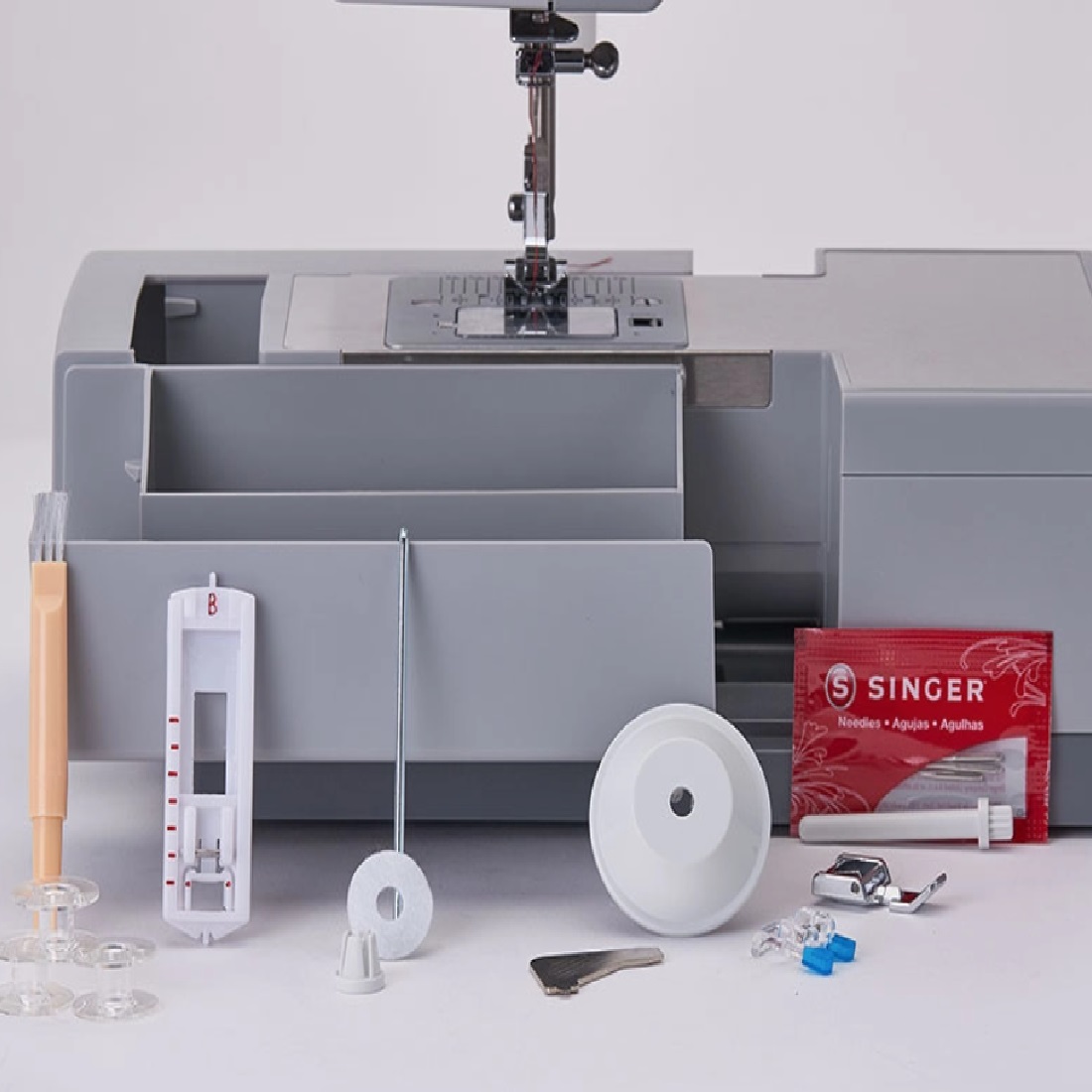MÁQUINA DE COSER SINGER 4411 FACILITA PRO DE USO RUDO FACIL TRANSPORTE GRIS 110 VOLTS VELOCIDAD DE COSTURA ALTA 10 TIPOS DIFERENTES DE COSTURA