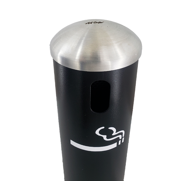 Cenicero metálico para exterior de pared Art Center Avenue 309023 color Negro con rejilla para apagar cigarros y tapa en acero inoxidable