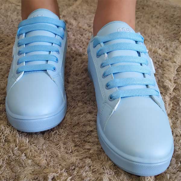 TENIS URBANO PARA NIÑA TIPO PIEL AZUL CIELO APT PREMIUM 251