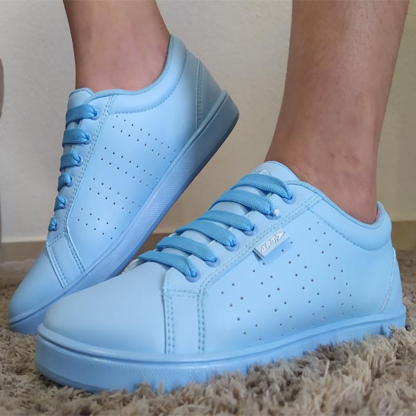 TENIS URBANO PARA NIÑA TIPO PIEL AZUL CIELO APT PREMIUM 251