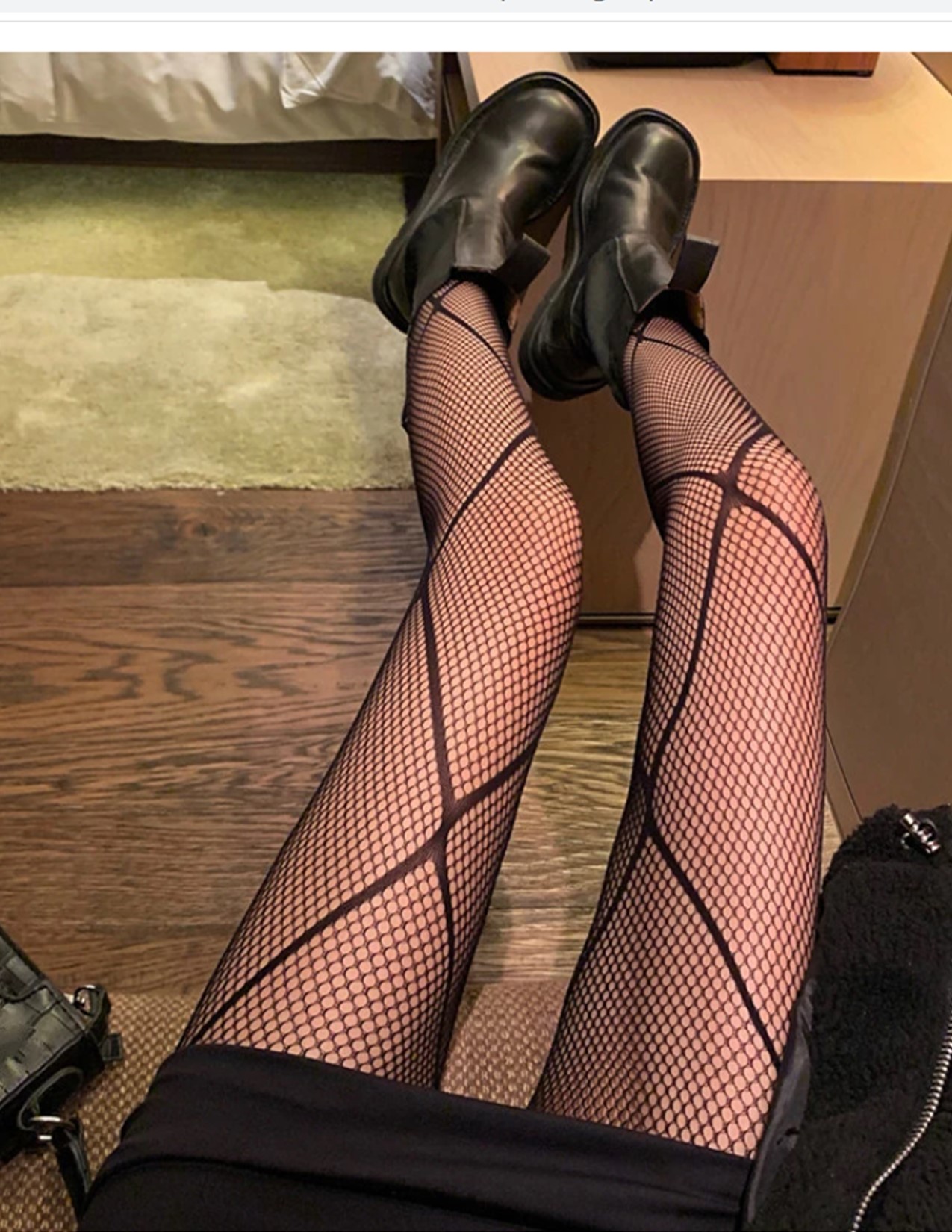 PANTIMEDIAS MEDIAS SEXY NEGRAS DE RED CON DISEÑO DE LINEAS