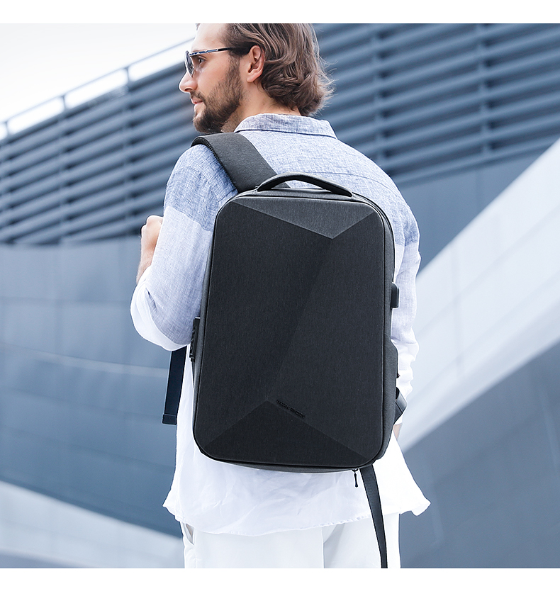 Mochila Mark Ryden. Para laptop de 15.6 Con capa de lluvia impermeable desplegable. Candado de seguridad antirrobo. Modelo 9405YY