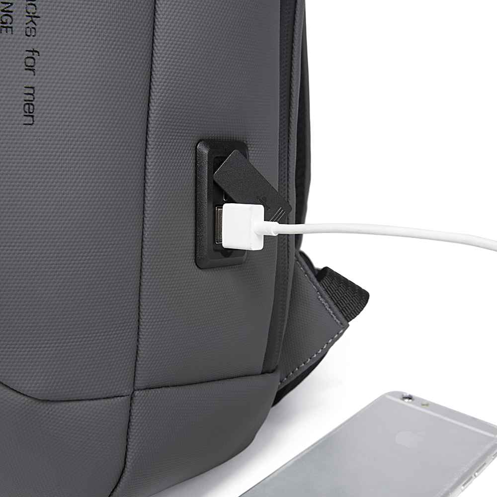 Mochila de Negocios BANGE. Puerto Micro USB, sistema antirrobo programable, bloque TSA. Para portátil de 16 y accesorios. Modelo BG-22188