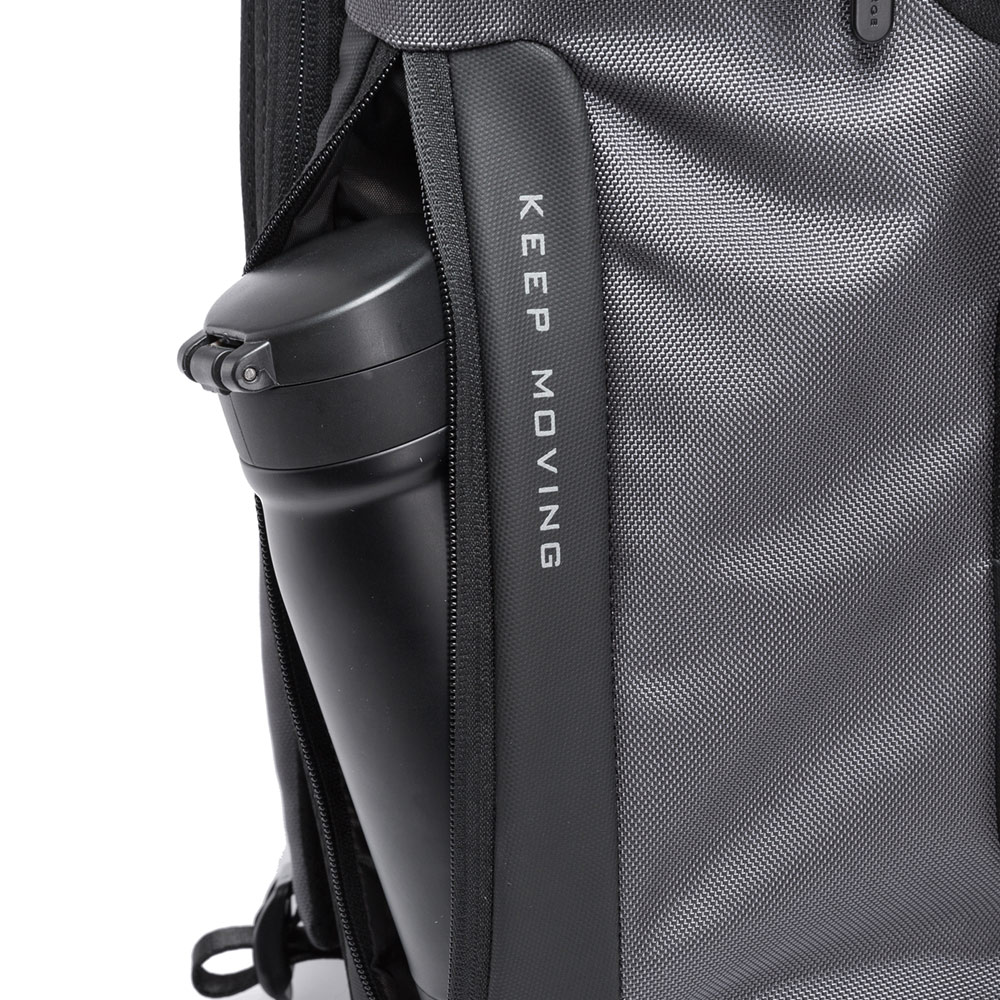 Mochila Negra BANGE. Puerto de carga USB, sistema antirrobo y bloque TSA, correa acolchada. Para portátil de 16 y artículos extra. Modelo BG-7078