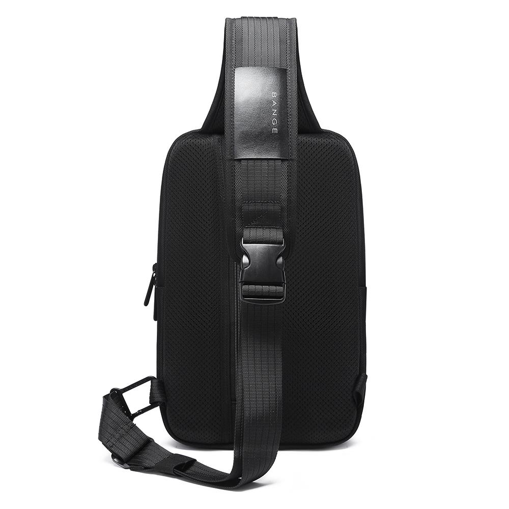 Mochila Cruzada Bange. Sistema antirrobo programable. Carga USB. Material resistente al agua. Compartimientos para tablet de 9.7 y más. Modelo BG-7082