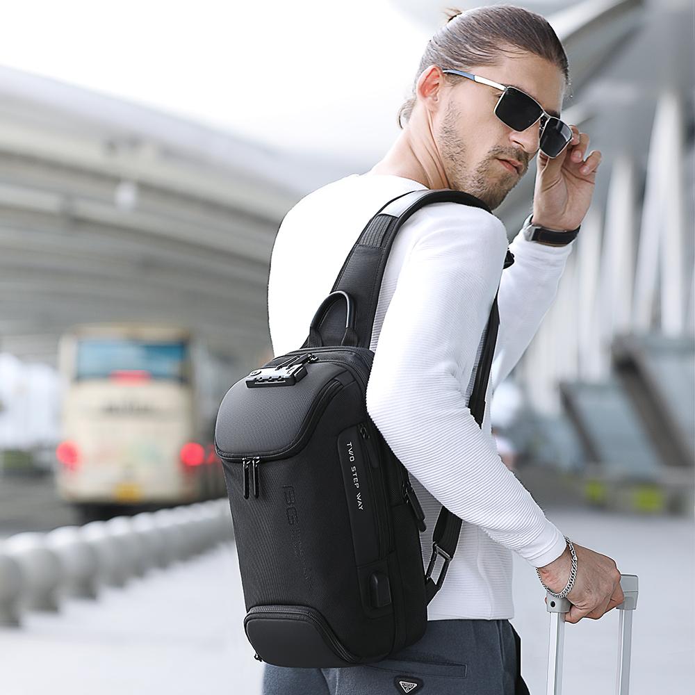 Mochila Cruzada Bange. Sistema antirrobo programable. Carga USB. Material resistente al agua. Compartimientos para tablet de 9.7 y más. Modelo BG-7082