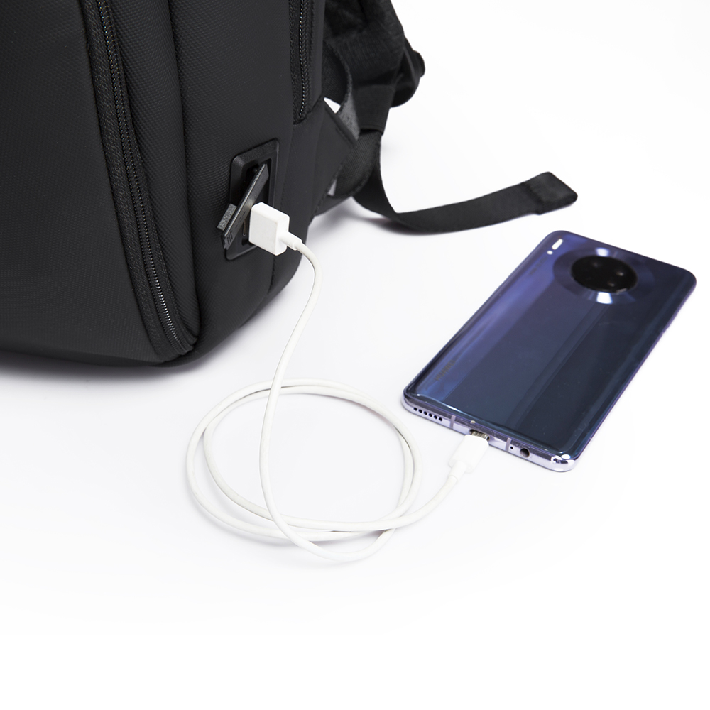 Mochila de Negocios BANGE. Puerto de carga USB, bolsillo antirrobo, correa acolchada y material repelente al agua. Portátil de 16 Modelo BG-7261