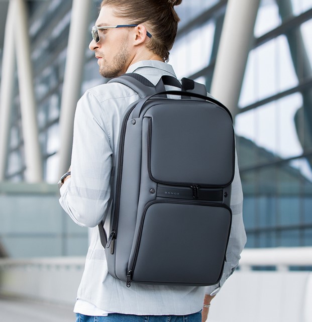 Mochila de Negocios BANGE. Puerto de carga USB, bolsillo antirrobo, correa acolchada y material repelente al agua. Portátil de 16 Modelo BG-7261