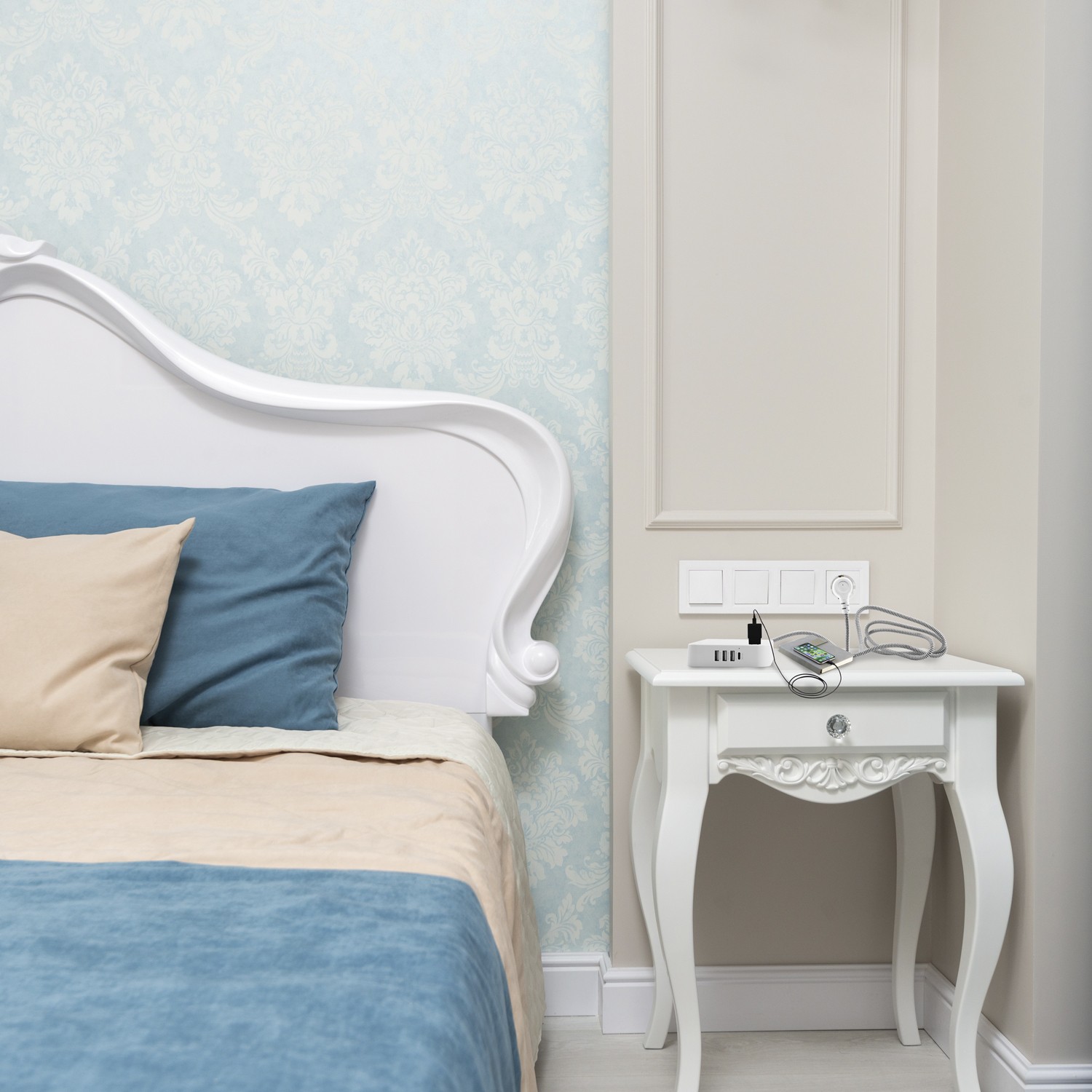 Multicontacto usb con 4 enchufes, 3 puertos usb y 1 usb-c