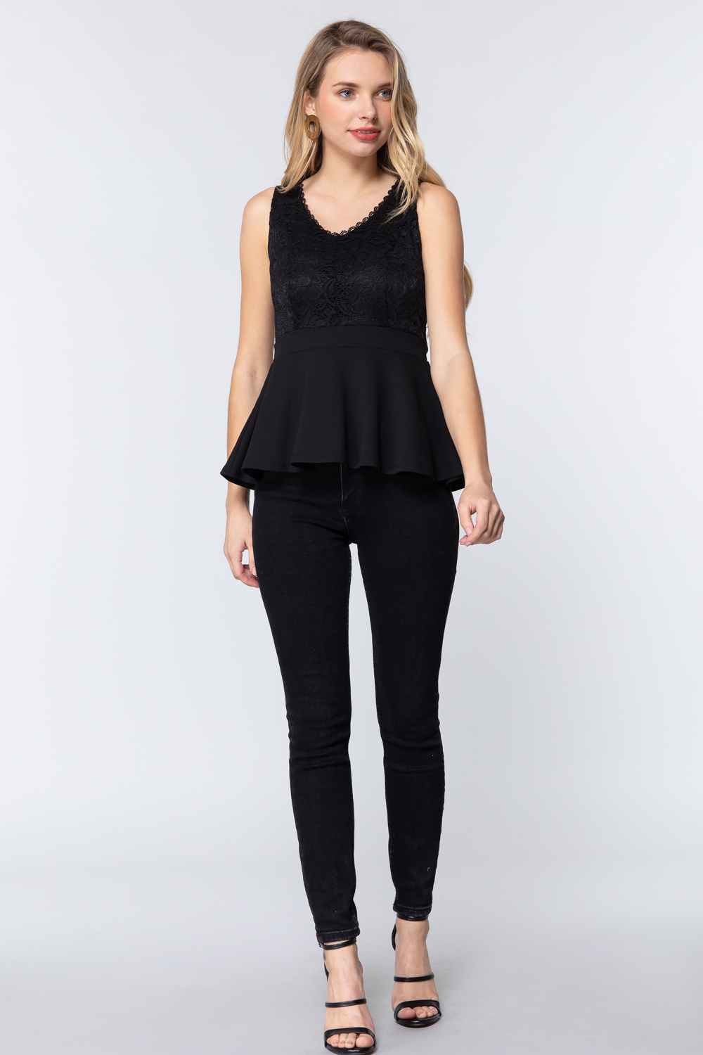 Blusa Top Sin Mangas Con Cuello En V Peplum Negro Encaje Active USA Talla Mediana
