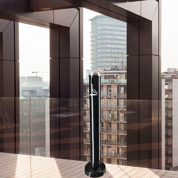 Cenicero metálico de pie tipo poste Art Center 309123 Para piso con base rejilla para apagar cigarros y tapa en acero inoxidable color negro