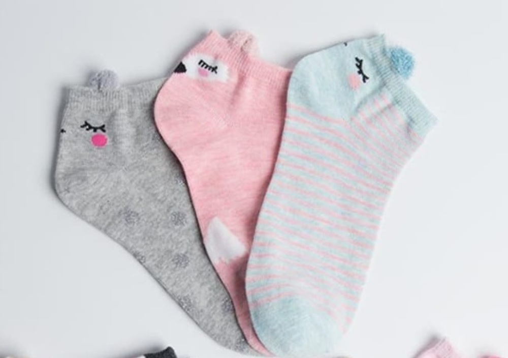 Set de 3 pares de calcetines para mujer, 3 diferentes juegos en colores pastel, marca Holly Land, mod. 988544