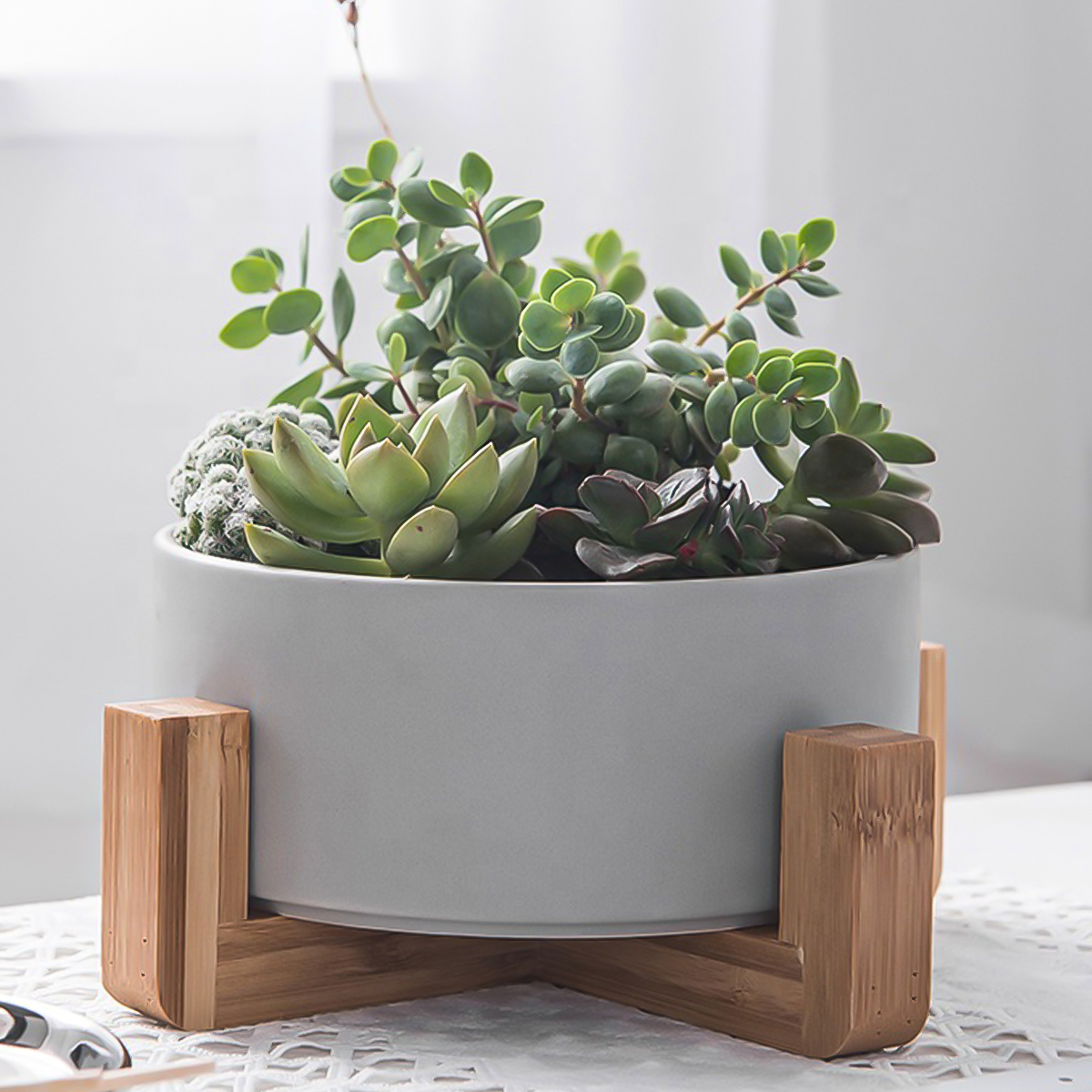 Macetero Minimalista Base de bambú con 3 Patas, Maceta de cerámica 21 cm (Blanco)