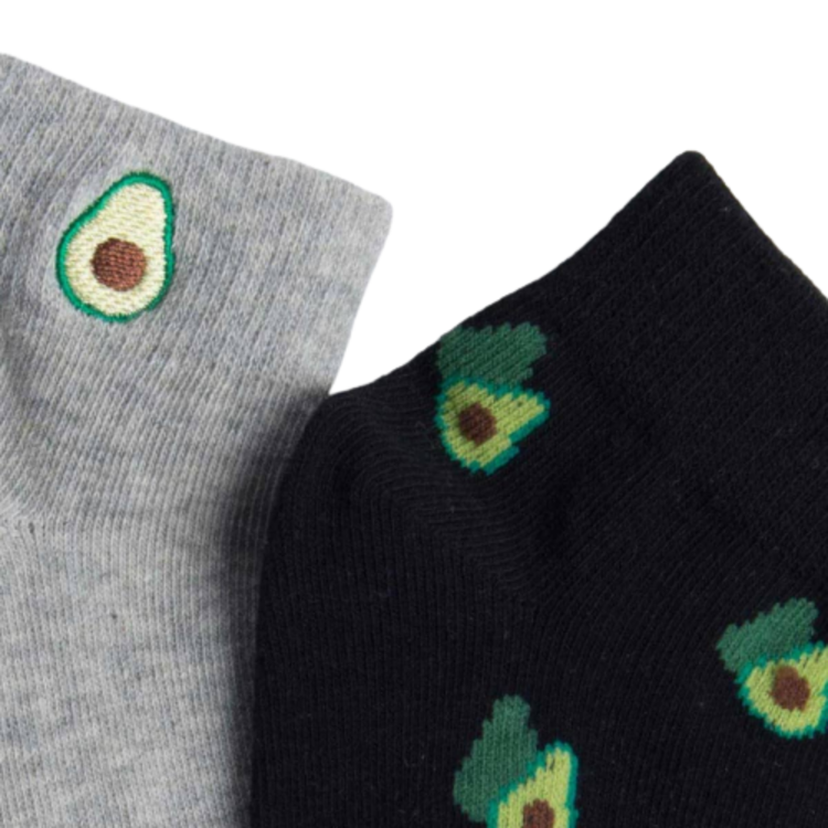 Set de 3 pares de calcetines de diferentes colores con pequeñas imágenes de aguacatitos, marca Love to Lounge, mod. 987148 