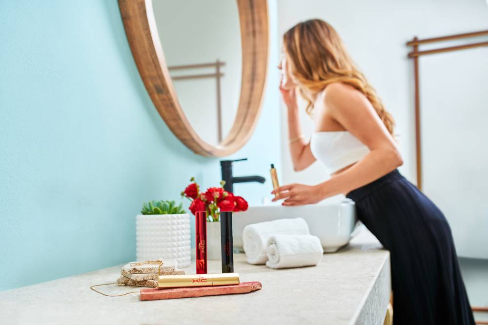 Tratamiento en Suero para Crecimiento de Pestañas y Cejas más Mascara de Pestañas Waterproof . Contiene Microfibras para Pestañas 4D, más Largas y Voluminosas. XiC Duo Silk