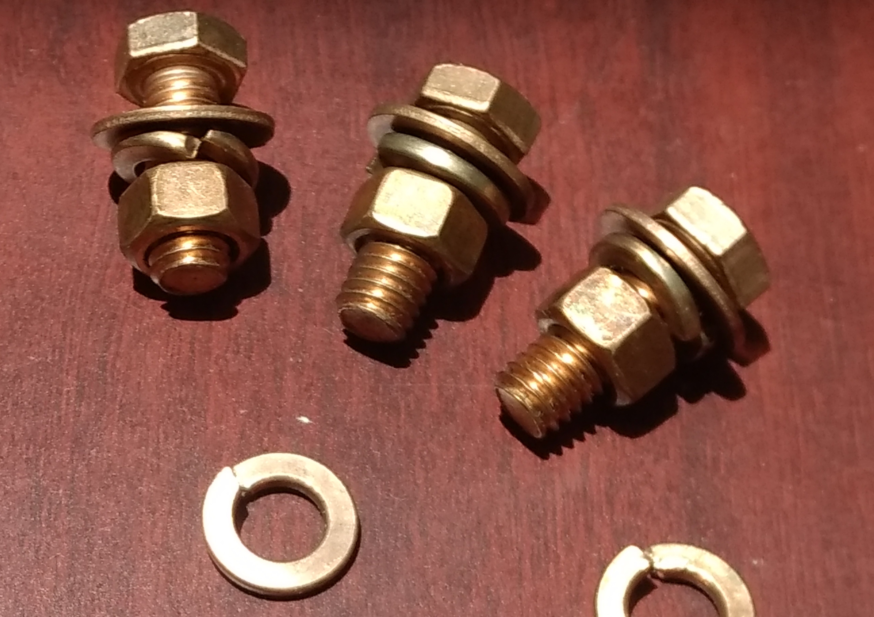 Tornillo Bronce Al Silicio 1/4 x1/2 Hexagonal con tuerca y 2 rondanas