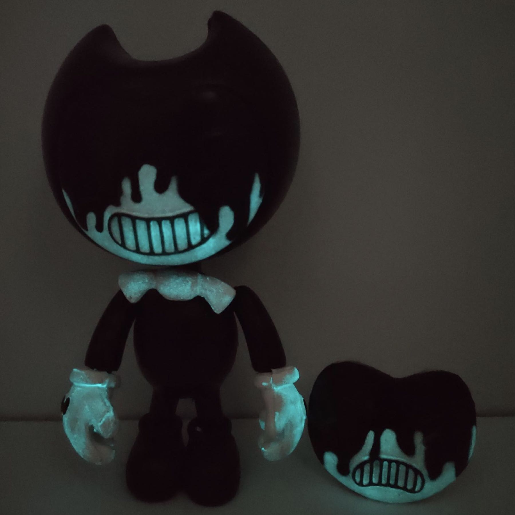 Figura Bendy and the Ink Machine Demonio Tinta Derramada 2 Caras Yellow Fluorescente Brilla