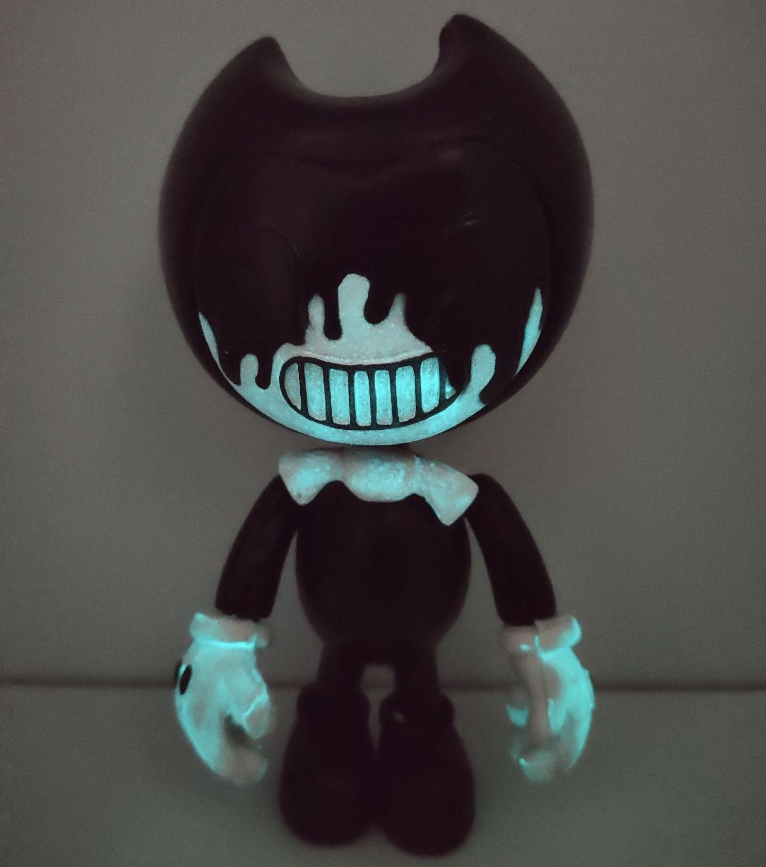 Figura Bendy and the Ink Machine Demonio Tinta Derramada 2 Caras Blanco Fluorescente Brilla