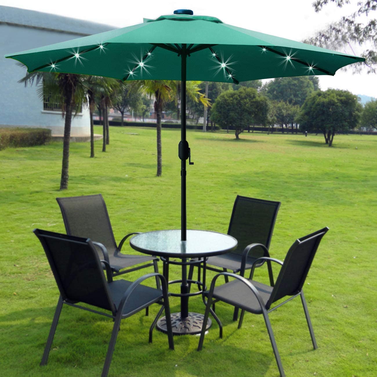 Sombrilla con luz LED solar, Sunnyglade para Patio y Jardín hasta 6 horas de luz. Color Verde
