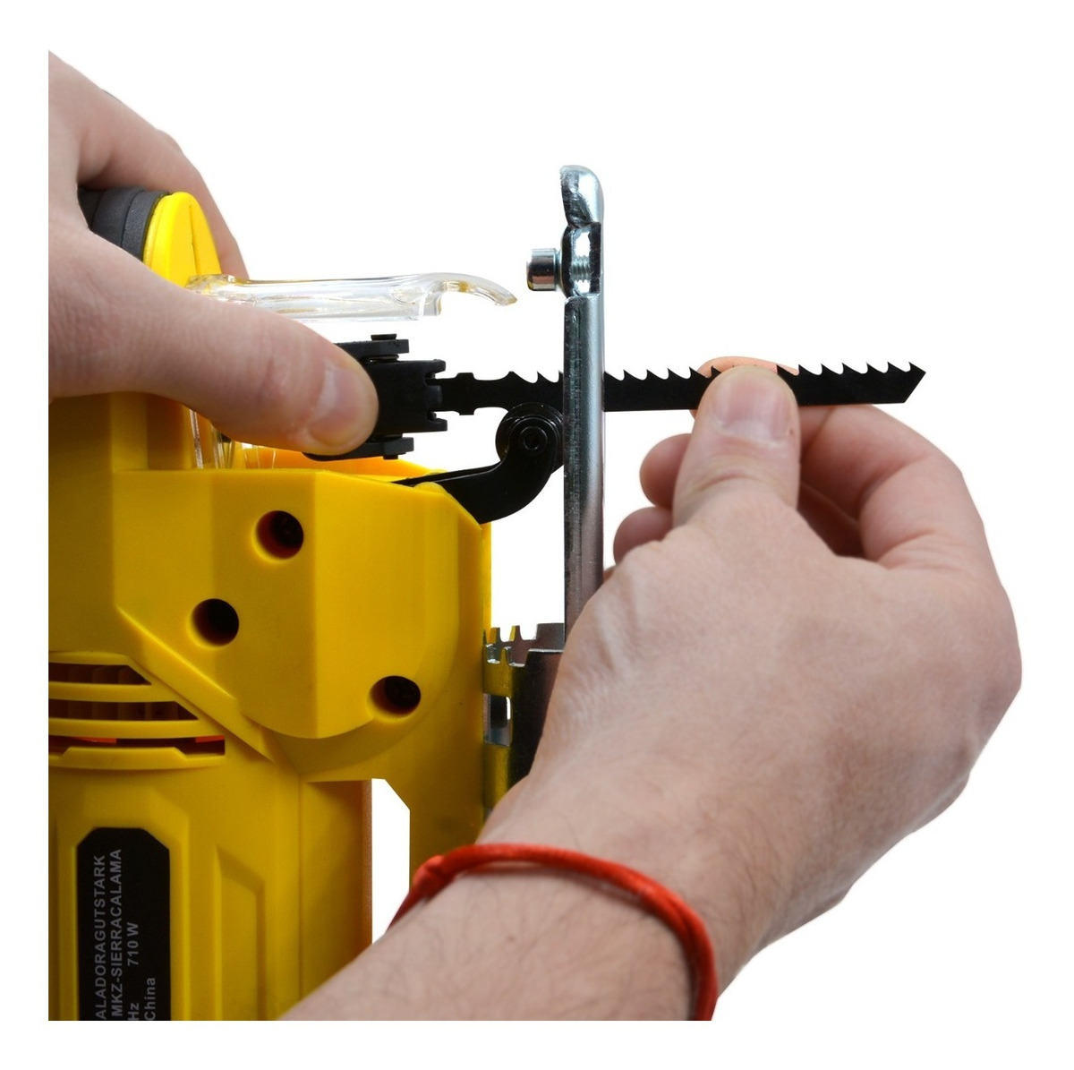 Sierra Caladora 6 Velocidades 710 W Guia de Corte 3000 Rpm Luz Led + Kit Seguetas