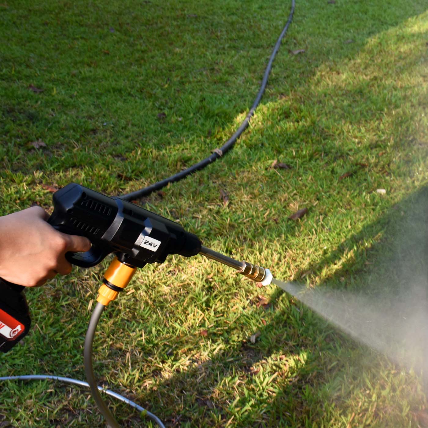 HIDROLAVADORA A BATERÍA SWEDISH HUSKY POWER 200W - HKP24V