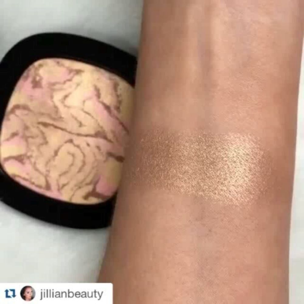 Bronceador/iluminador To reflect de Wet n Wild tono boozy brunch