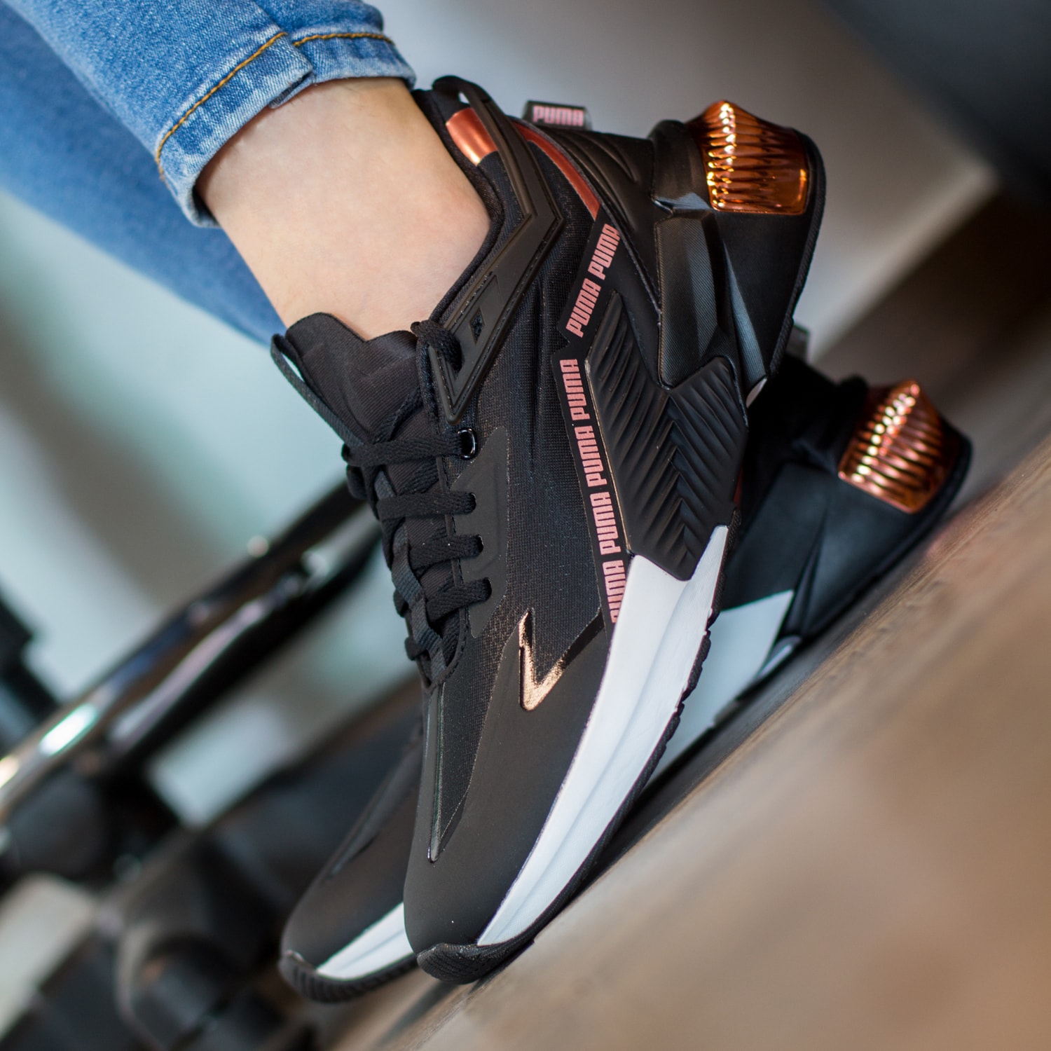 Tenis Puma Provoke XT FTR Moto Rose - 19561201 - Negro - Mujer 