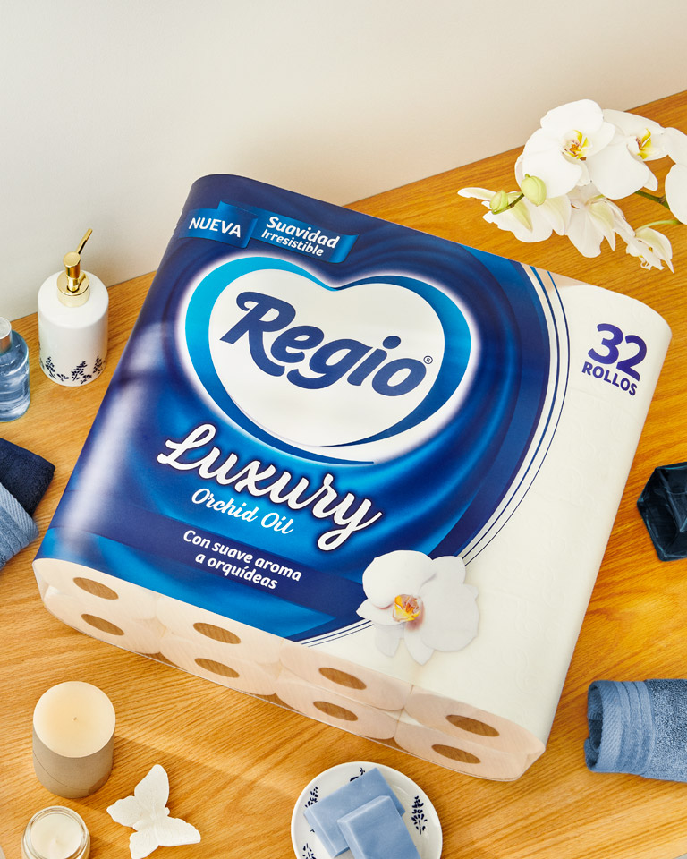 32 Rollos De Papel Higiénico Regio Luxury Orchid Oil 653232 CST