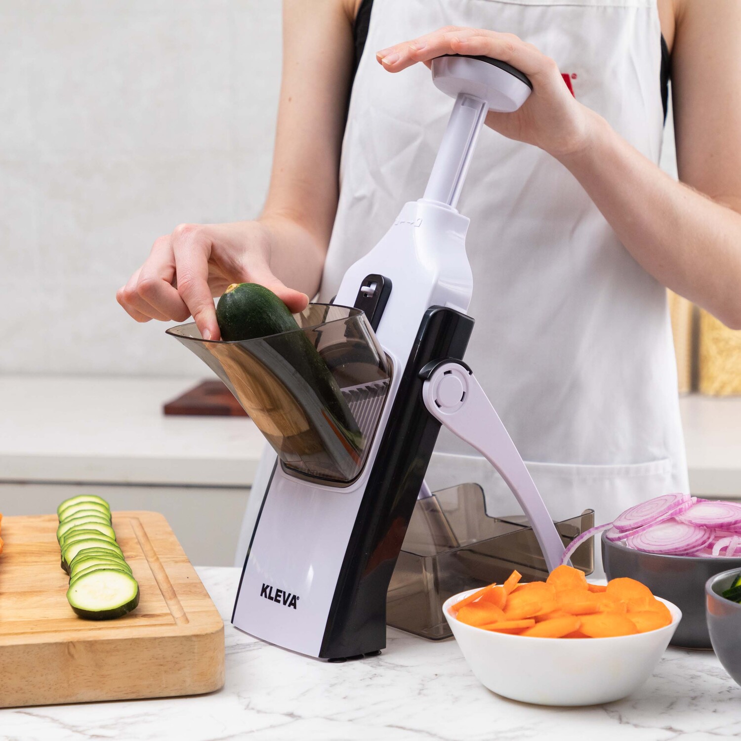 Rallador, Rebanador y Cortador único con selectores de grosor para Frutas, Verduras y Quesos Multifuncional Ready Cook Safety Slicer, cambiador de cuchillas integrado 