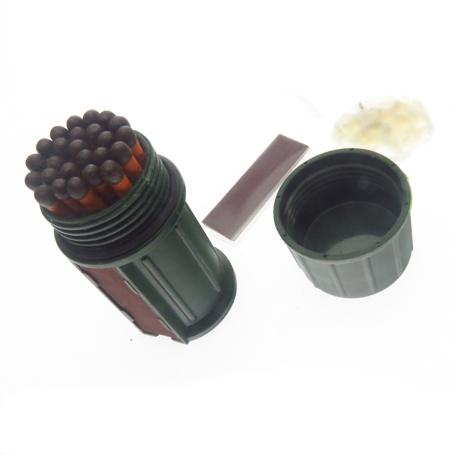 Uco00032 Uco Cerillos A Prueba De Tormentas Con Conetenedor