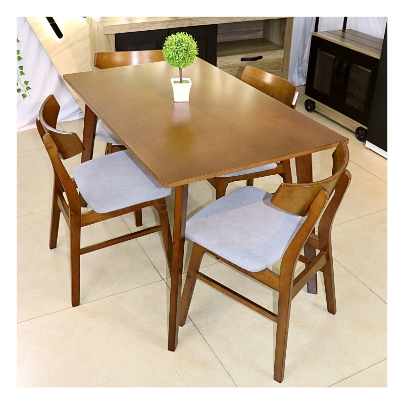 Comedor de Madera Mesa Rectangular y 4 Sillas Barnizado en color Nogal y Tapizado Gris 120 x 75 cm.