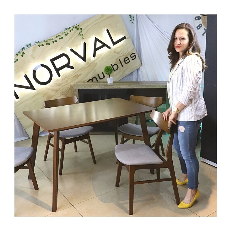 Set de 4 Sillas de Madera Sólida Armable Moderna Tapiz Velvet Gris Barnizada en color Nogal Dana.