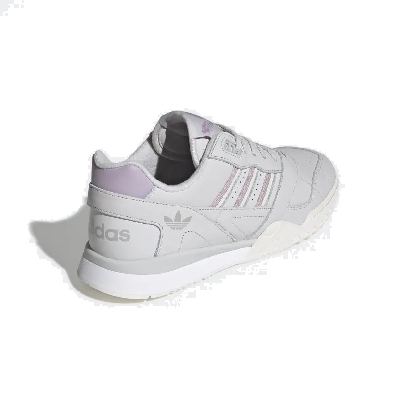 Tenis adidas A.R. Trainer W