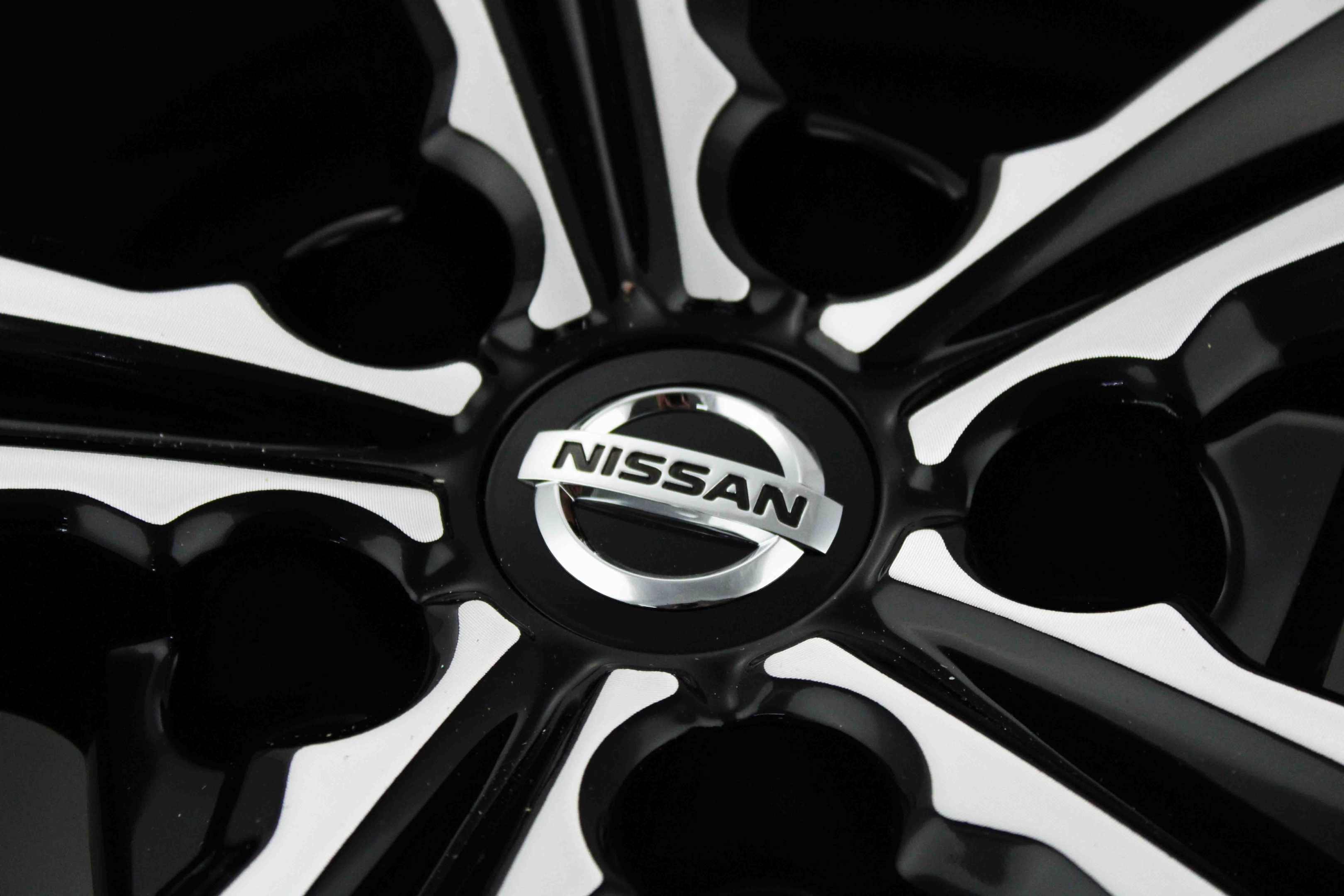 Rin 18 Original Nissan Sentra 20-21 4 Pz