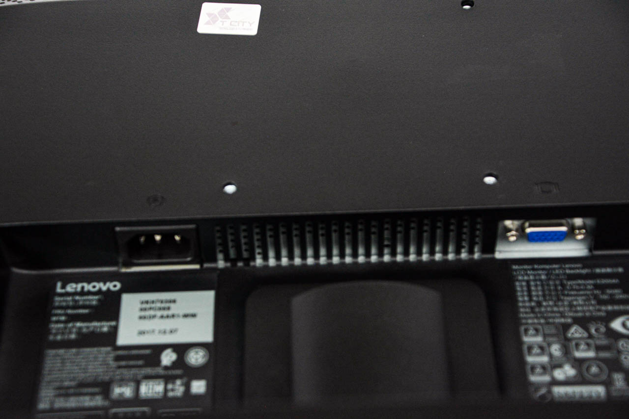 Monitor Lenovo E2054A / 19.5" Pulgadas / LCD / VGA. Reacondicionado Grado A