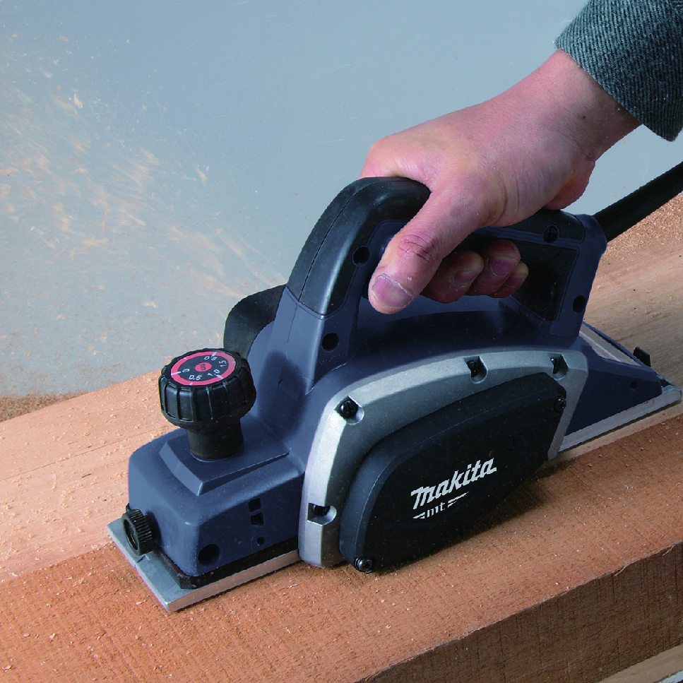 Cepillo Eléctrico Para Madera 82mm (3-1/4) Makita M1902g