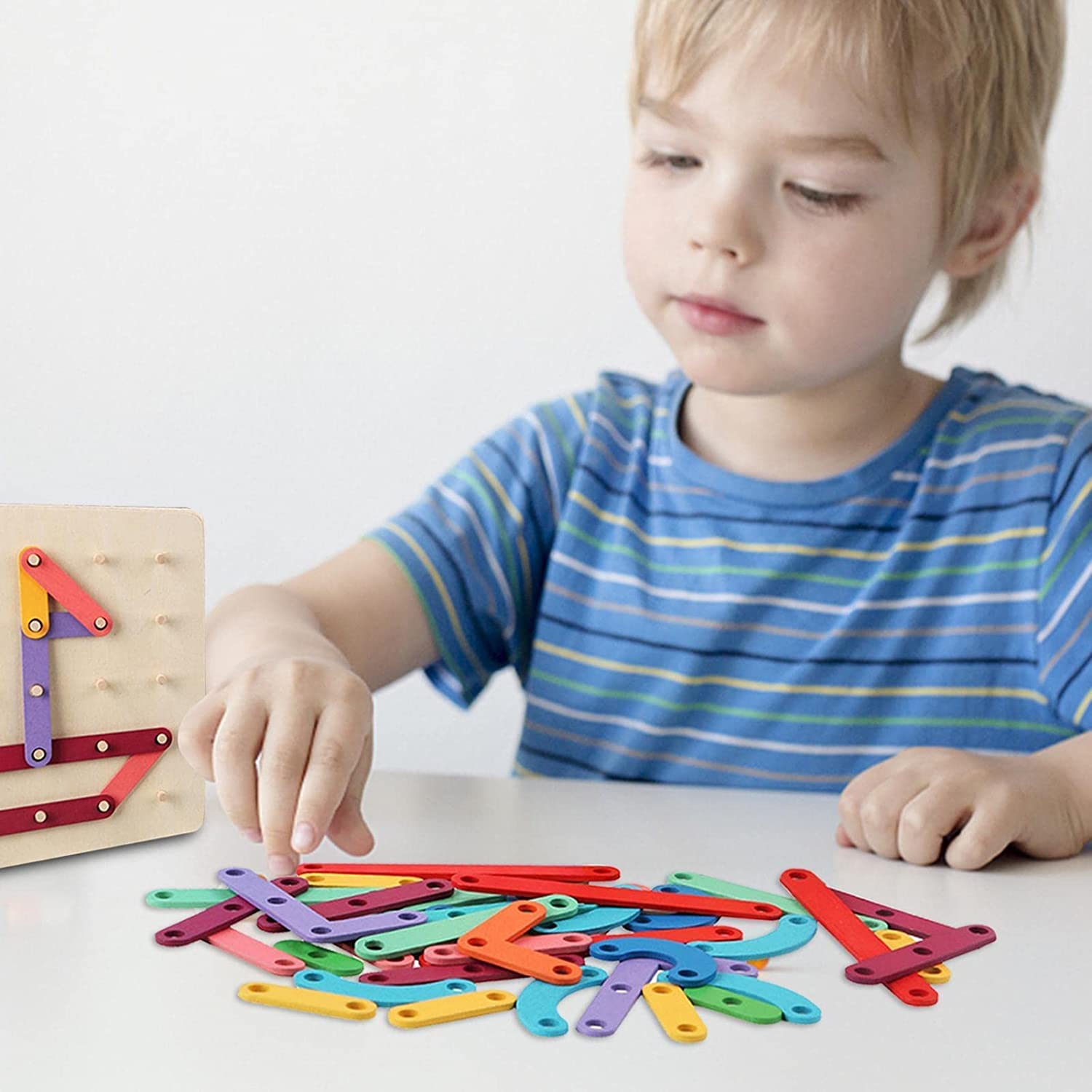 Geoplano de columnas con números, letras y figuras 