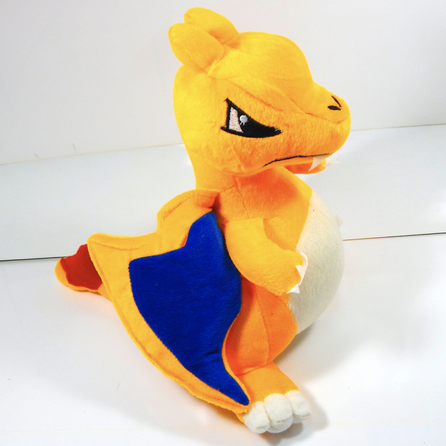 Peluche Pokemon Juguete Charizard Muñeco Fuego Volador Dragon Bordado