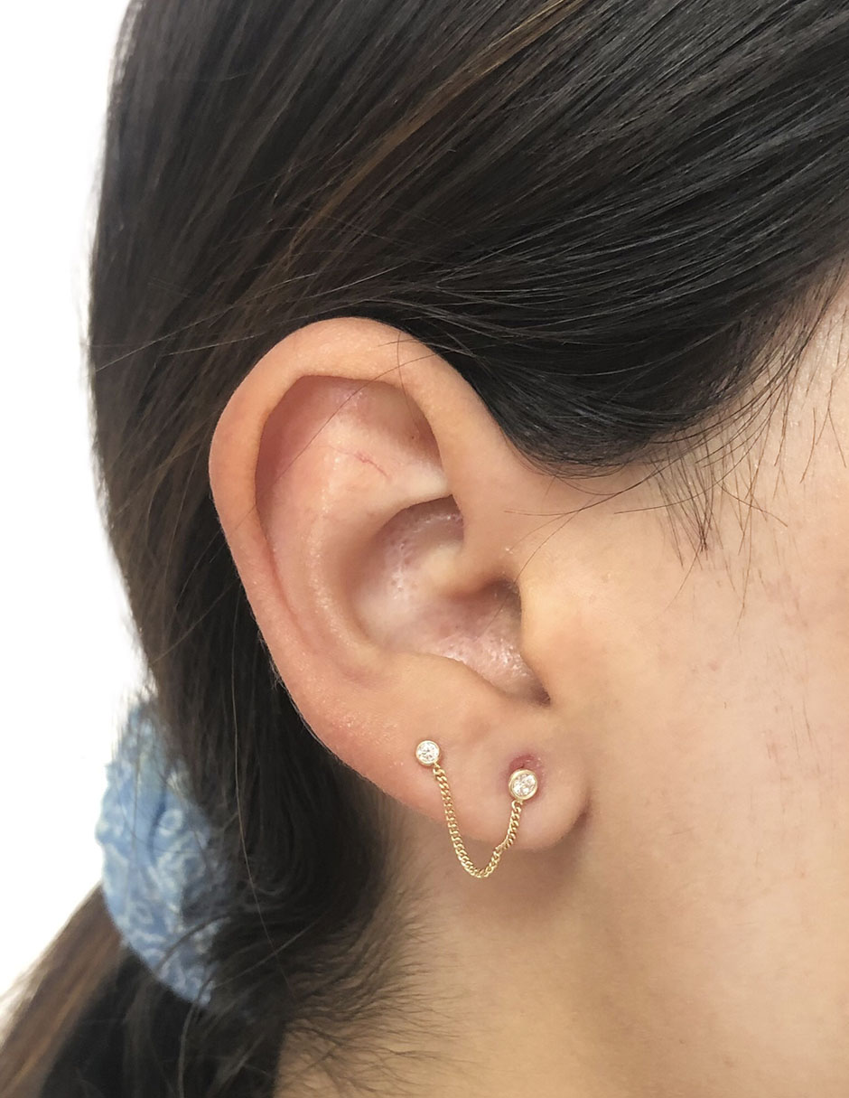 Broquel piercing con zirconias redondas, en oro de 10k, con zirconias redondas, ideal para dama - Mancini Joyas