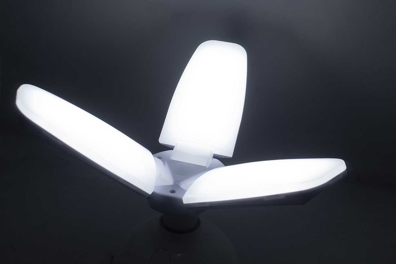 Foco Led Tipo Ventilador 45w 3 Aspas Luz Blanca Opaco