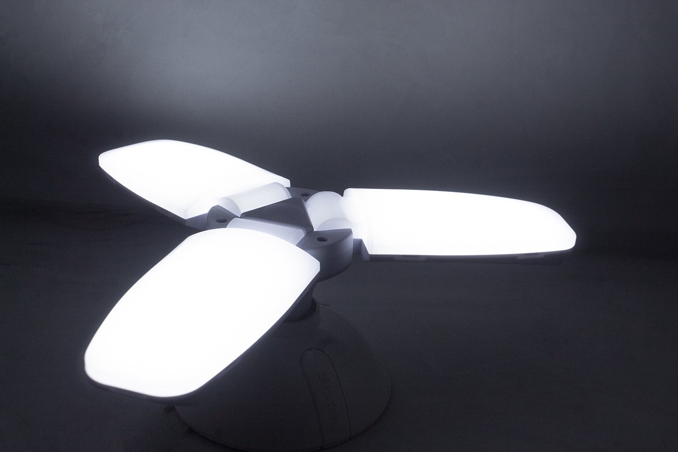 Foco Led Tipo Ventilador 45w 3 Aspas Luz Blanca Opaco