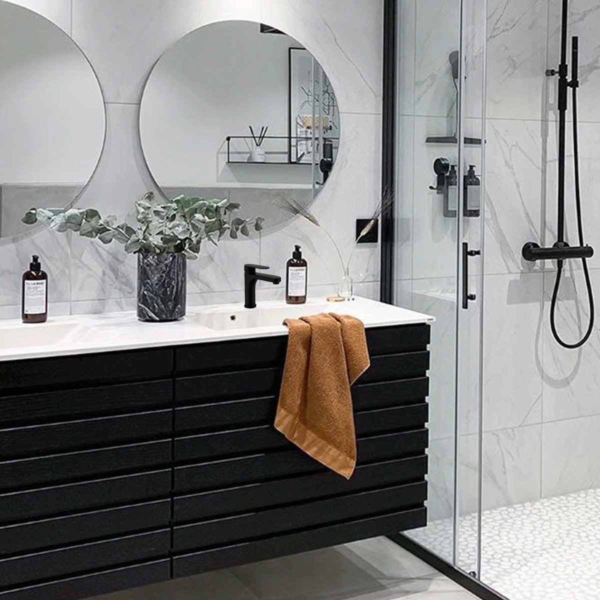 CNX Mezcladora Monomando Para Lavabo en Negro Mate, Incluye Mangueras para Agua Fría y Caliente