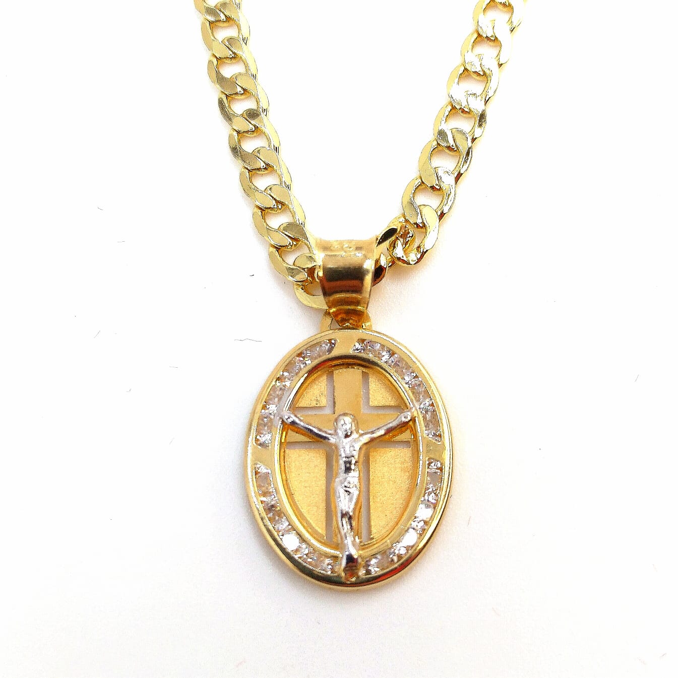 Dije Oval Cruz Cristo Zirconia Oro 10K + Cadena Baño de Oro 18k BIJOUX MARQUISE