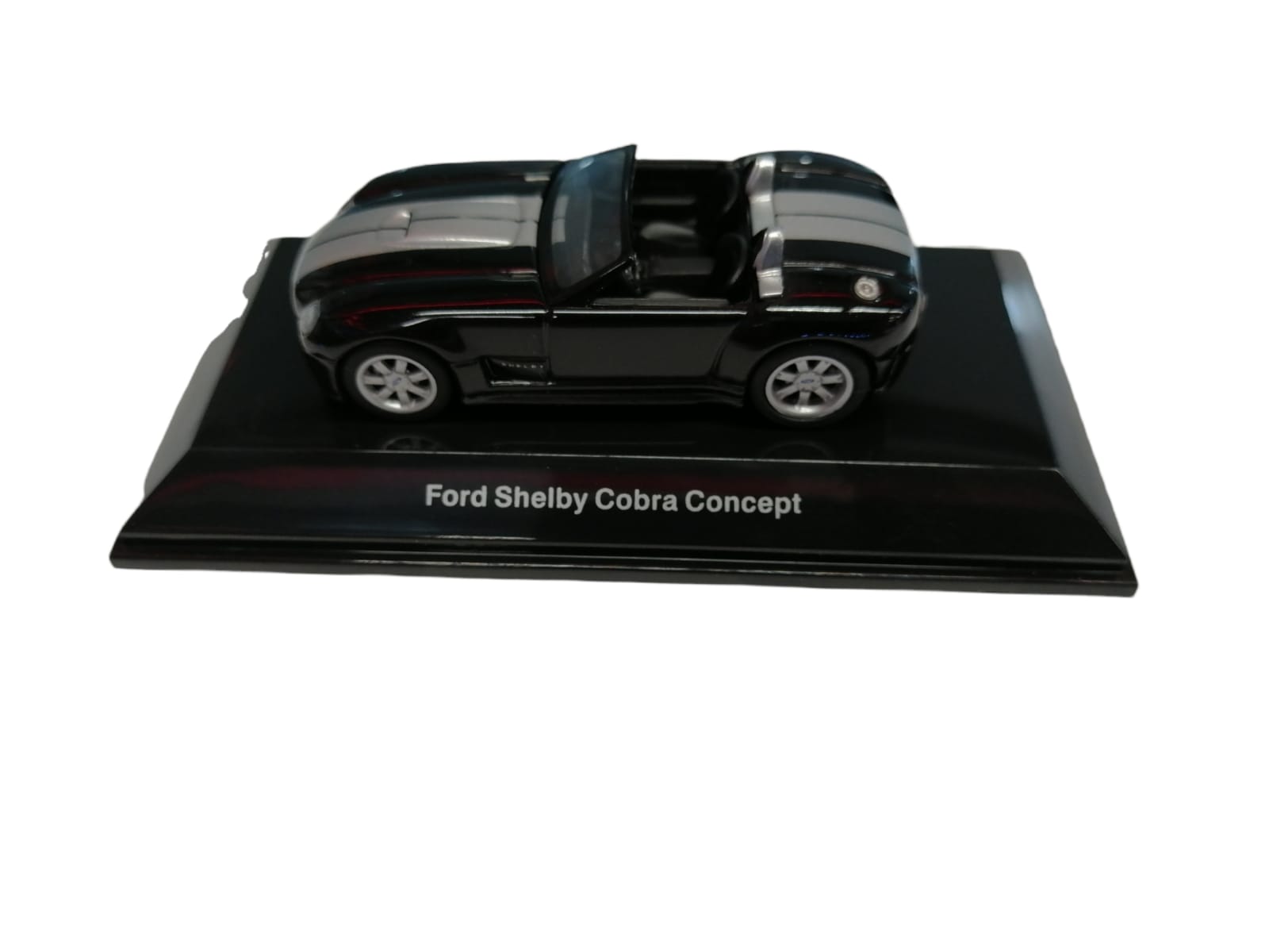FORD SHELBY COBRA CONCEPT BLACK-AUTOART