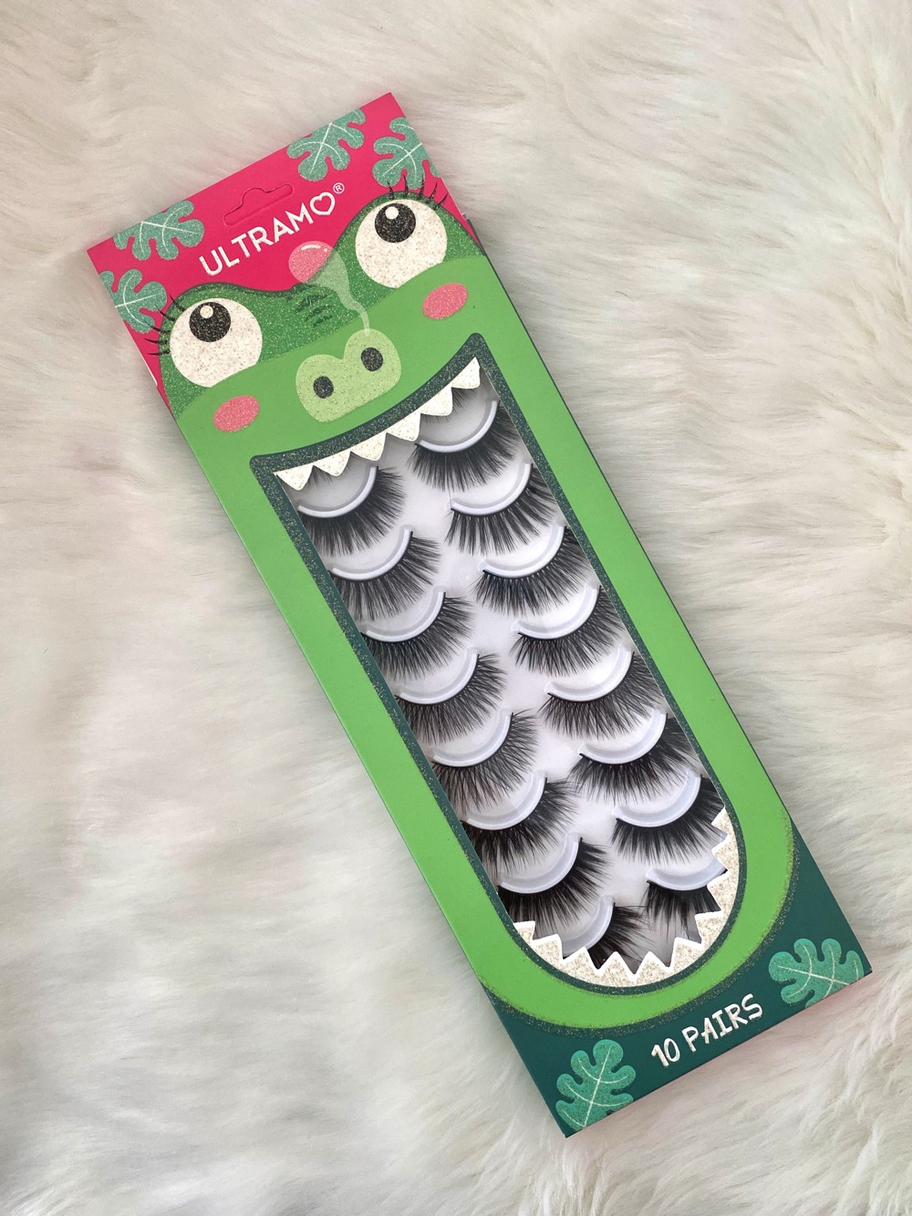 Caja Paquete Con 10 Pares De Pestañas Postizas Ultramo Verde