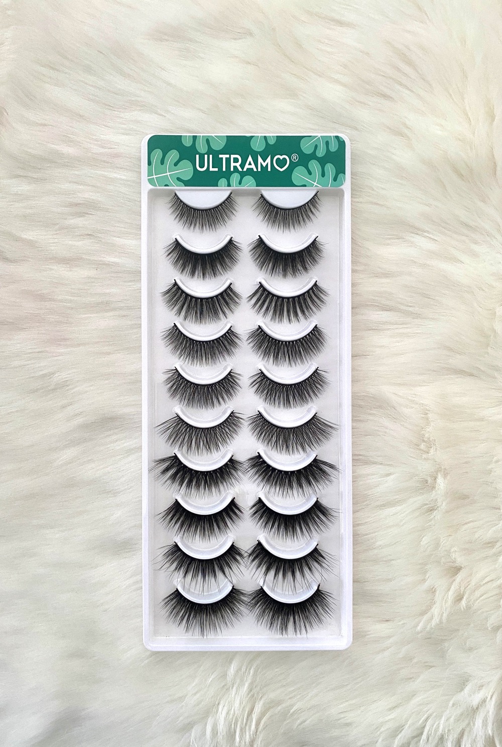 Caja Paquete Con 10 Pares De Pestañas Postizas Ultramo Verde