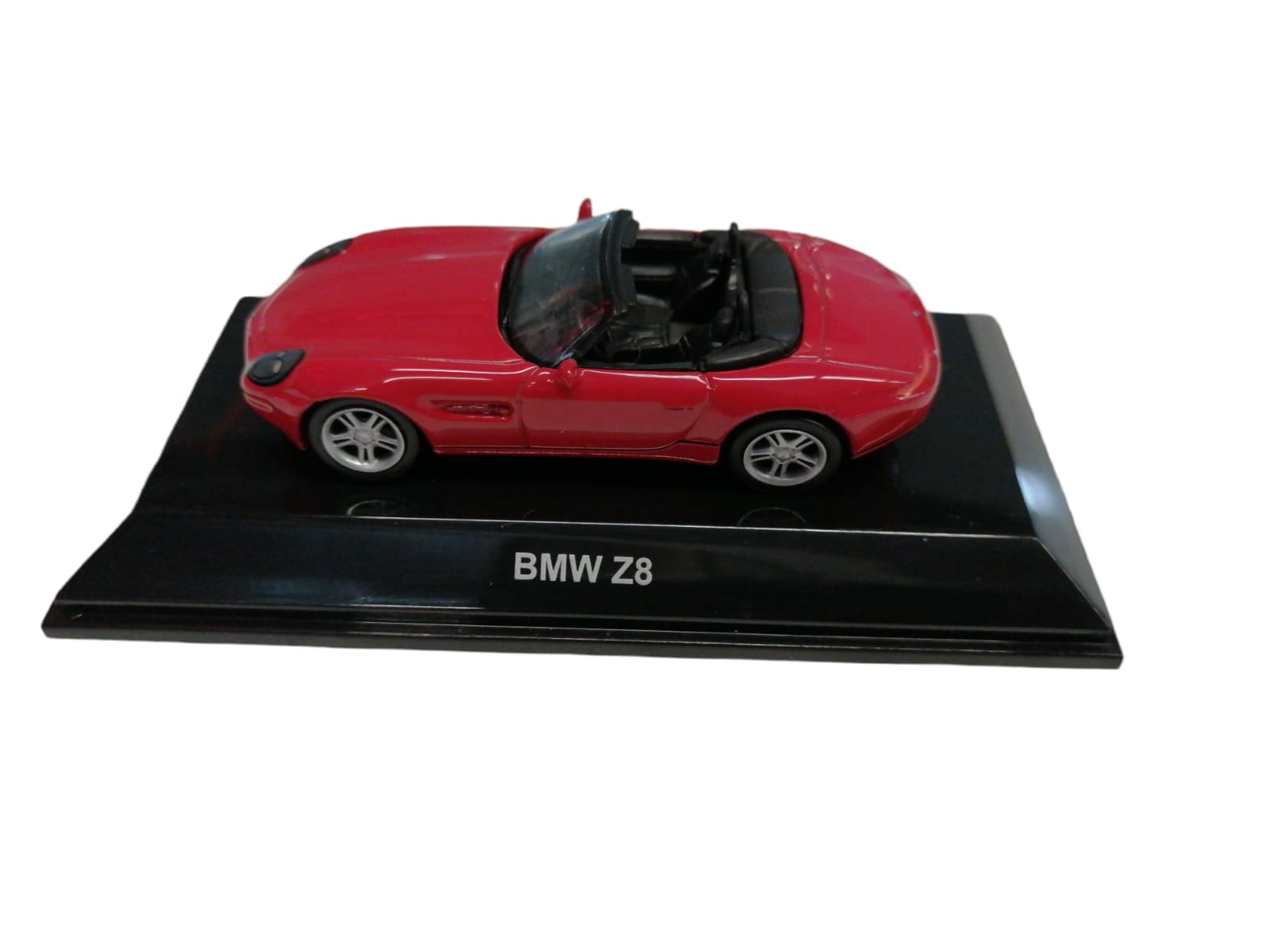 BMW Z8 ROJO-AUTO ART 